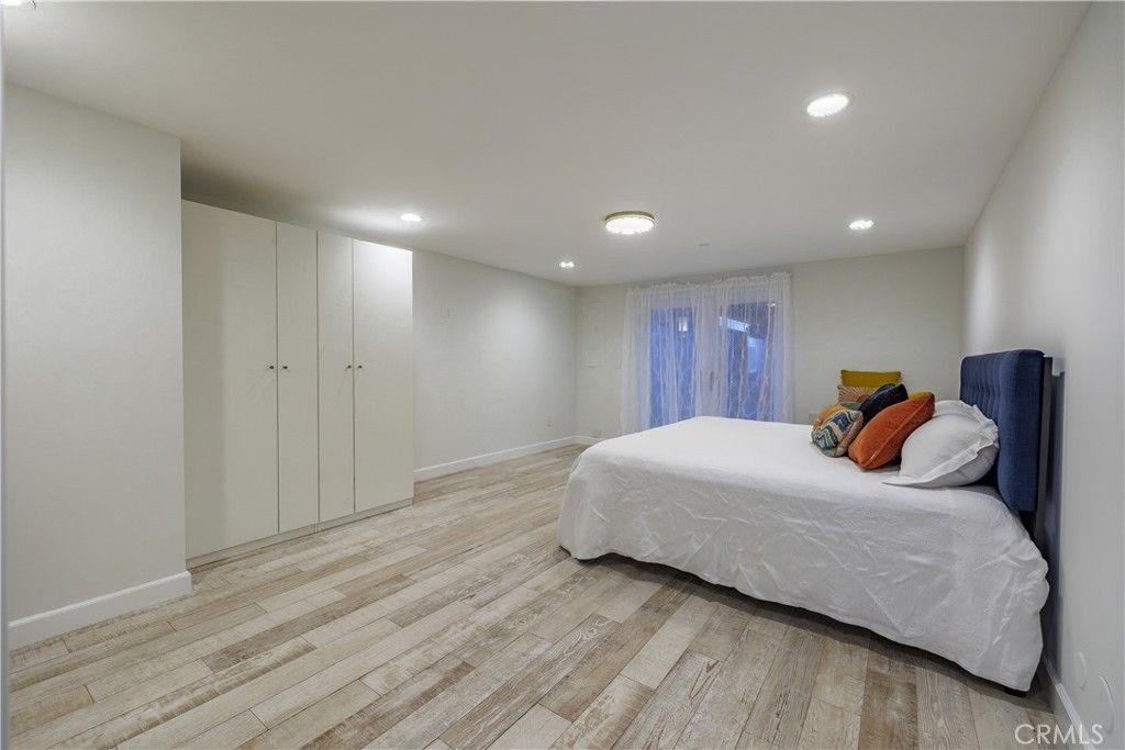 Image 15 of property listing at 417 E Balboa Boulevard, Newport Beach, CA 92661