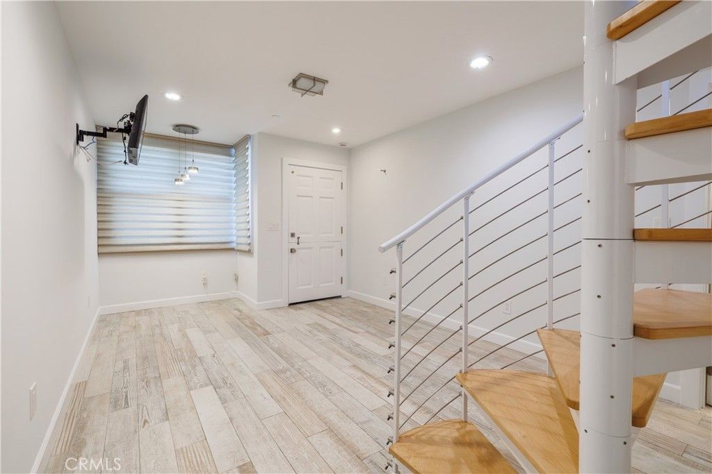 Image 16 of property listing at 417 E Balboa Boulevard, Newport Beach, CA 92661