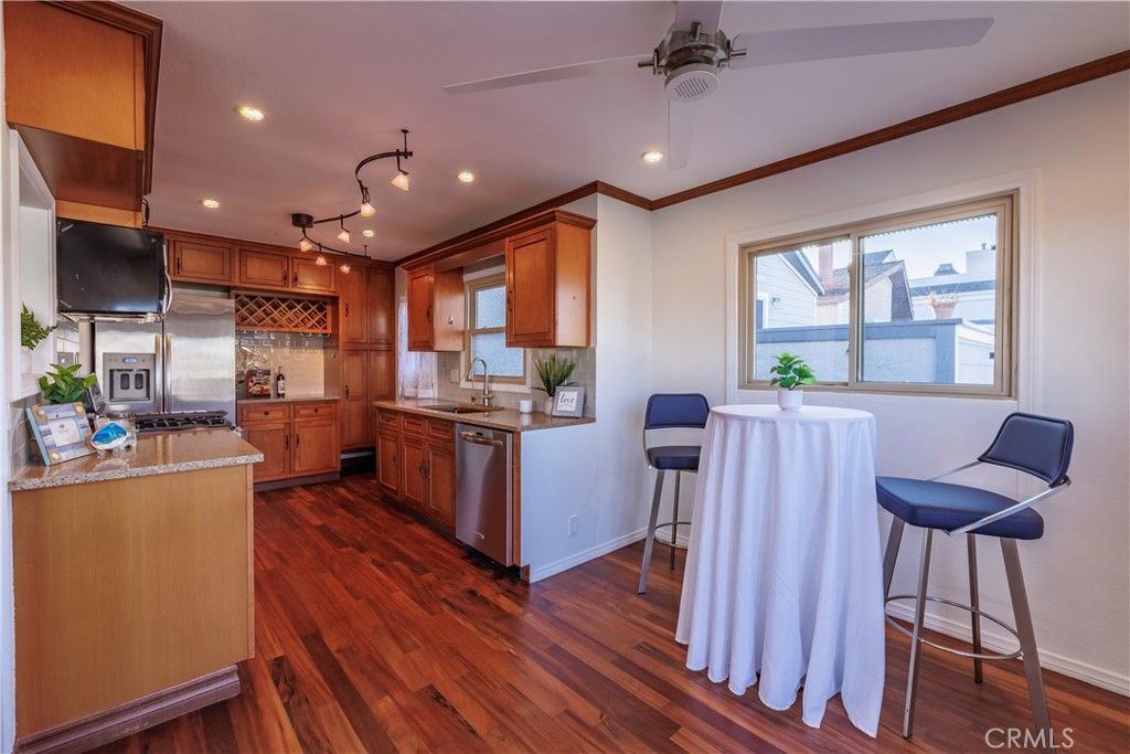 Image 18 of property listing at 417 E Balboa Boulevard, Newport Beach, CA 92661