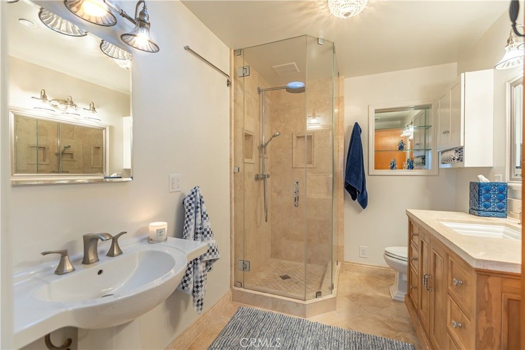 Image 25 of property listing at 417 E Balboa Boulevard, Newport Beach, CA 92661