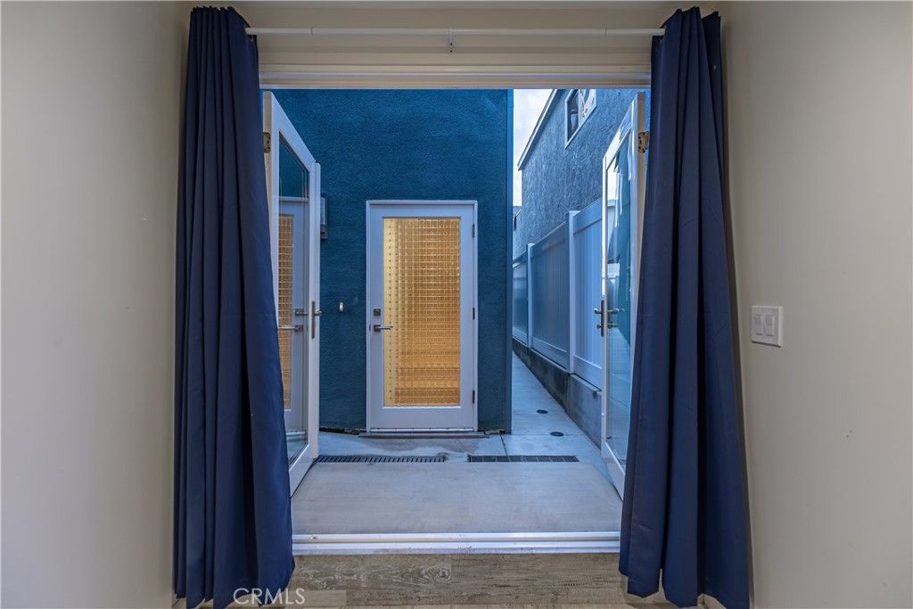 Image 29 of property listing at 417 E Balboa Boulevard, Newport Beach, CA 92661