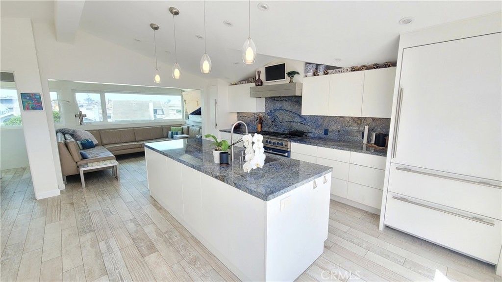 Image 36 of property listing at 417 E Balboa Boulevard, Newport Beach, CA 92661