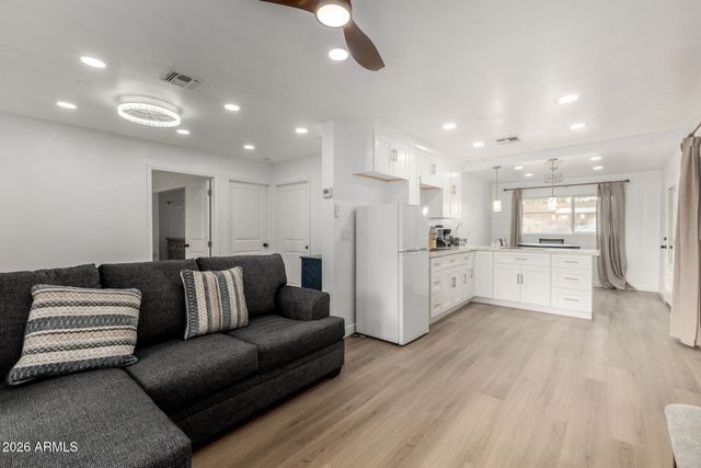 2142 W COOLIDGE Street, Phoenix, AZ 85015