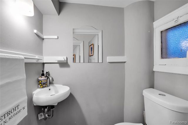 60 Mclean Street, Highland Park, MI 48203