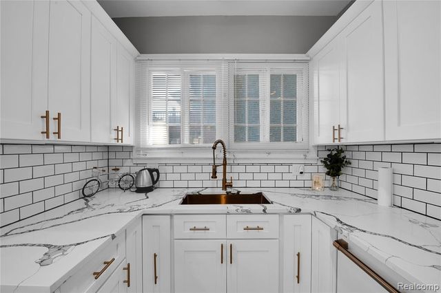 60 Mclean Street, Highland Park, MI 48203