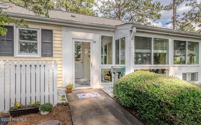 44 Village Green Circle, Southern Pines, NC 28387