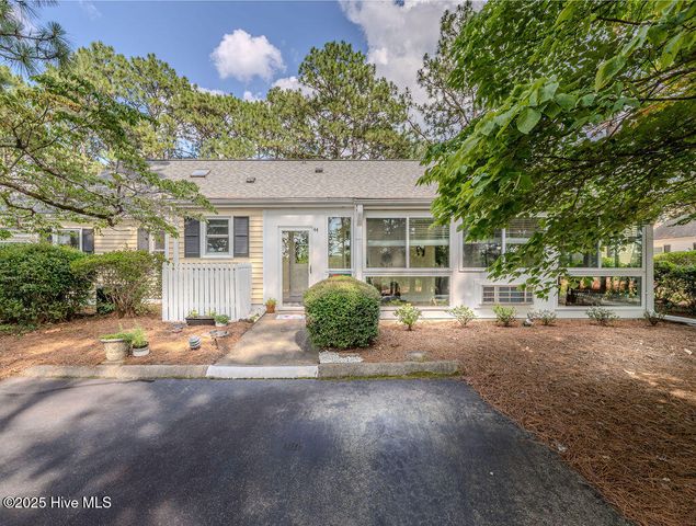 44 Village Green Circle, Southern Pines, NC 28387