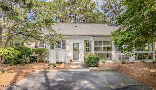 44 Village Green Circle, Southern Pines, NC 28387