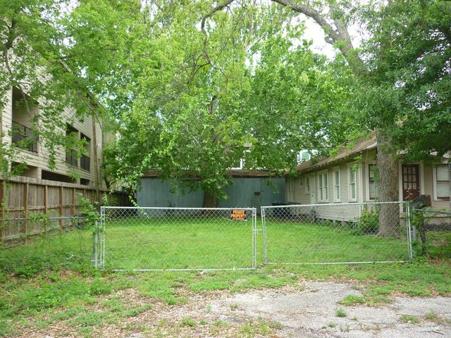 5227 Kiam Street, Houston, TX 77007