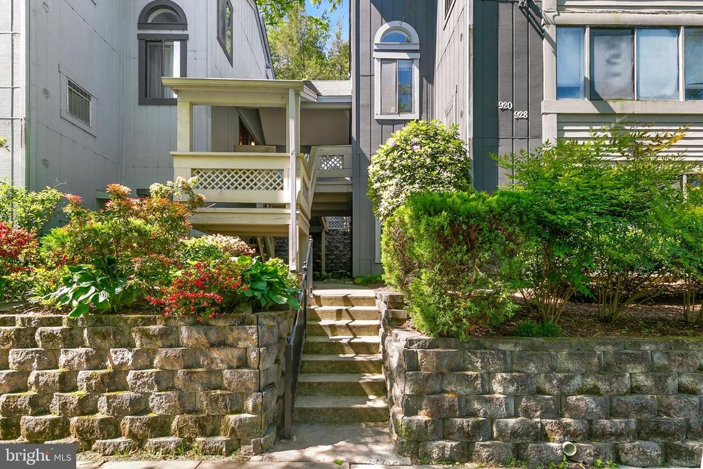 928 WINDBROOKE DR #928, Gaithersburg, MD 20879