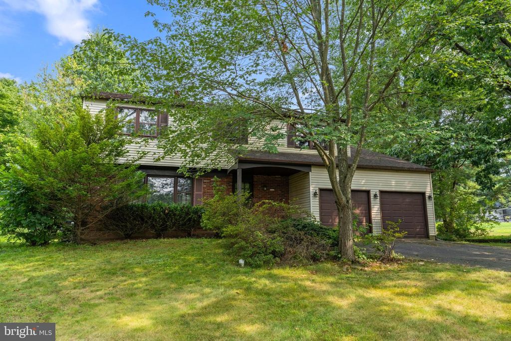67 HARVEST RD, Warminster, PA 18974