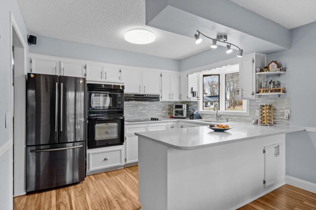 8560 Holland Avenue, Apple Valley, MN 55124