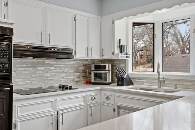 8560 Holland Avenue, Apple Valley, MN 55124