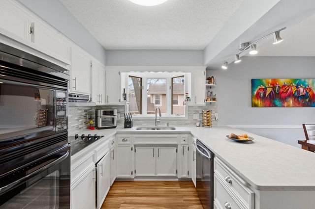 8560 Holland Avenue, Apple Valley, MN 55124