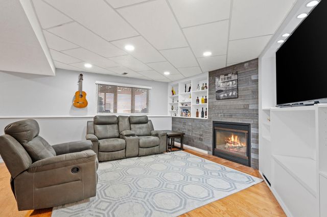 8560 Holland Avenue, Apple Valley, MN 55124