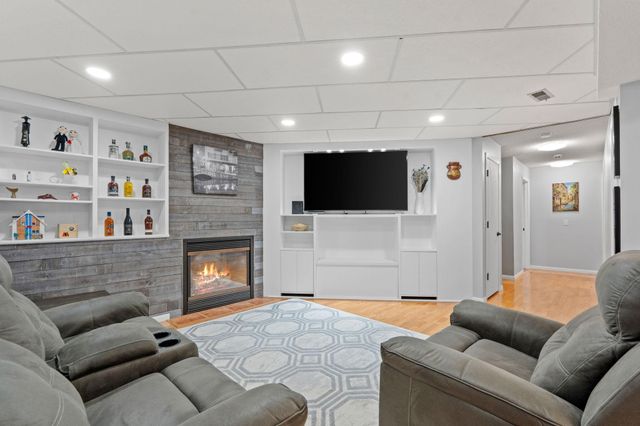 8560 Holland Avenue, Apple Valley, MN 55124