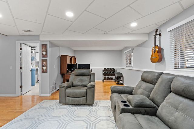 8560 Holland Avenue, Apple Valley, MN 55124