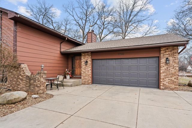 8560 Holland Avenue, Apple Valley, MN 55124