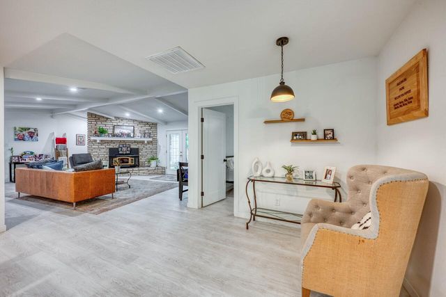 301 6th ST, Marble Falls, TX 78654