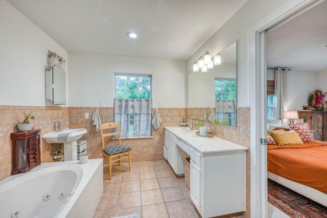 301 6th ST, Marble Falls, TX 78654