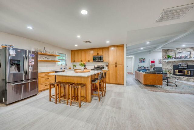 301 6th ST, Marble Falls, TX 78654