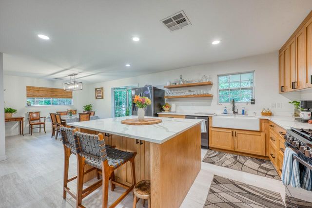 301 6th ST, Marble Falls, TX 78654