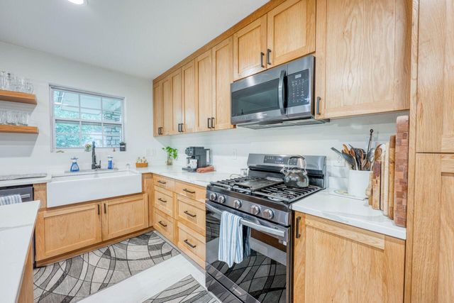 301 6th ST, Marble Falls, TX 78654