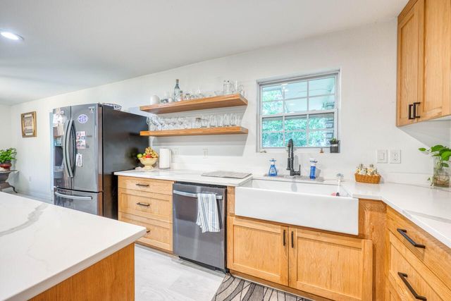 301 6th ST, Marble Falls, TX 78654