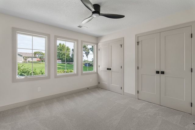 326 Dodge Street, Leclaire, IA 52753