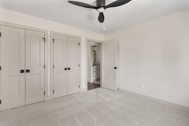 326 Dodge Street, Leclaire, IA 52753