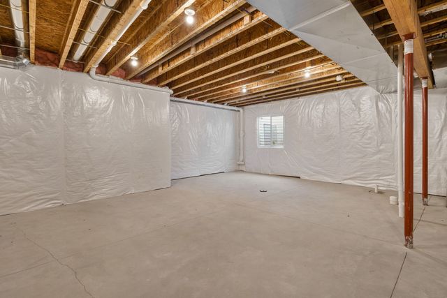 326 Dodge Street, Leclaire, IA 52753