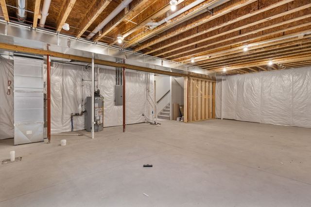326 Dodge Street, Leclaire, IA 52753