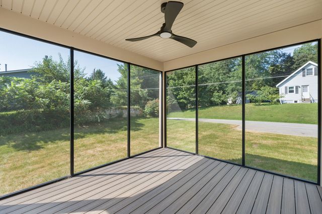 326 Dodge Street, Leclaire, IA 52753