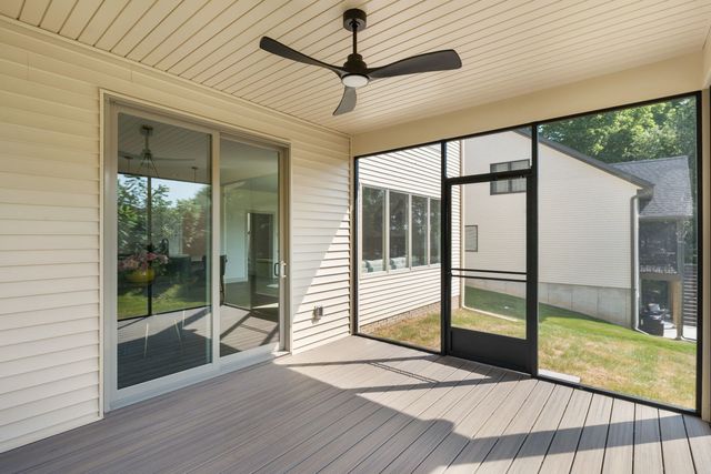 326 Dodge Street, Leclaire, IA 52753