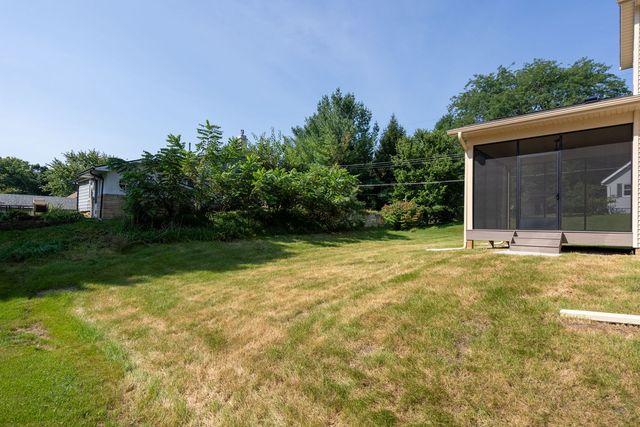 326 Dodge Street, Leclaire, IA 52753