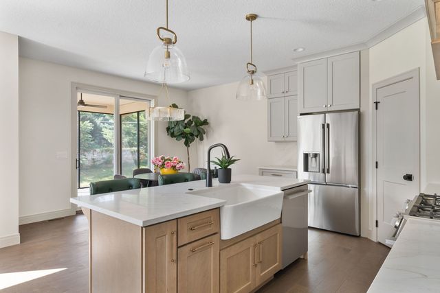 326 Dodge Street, Leclaire, IA 52753