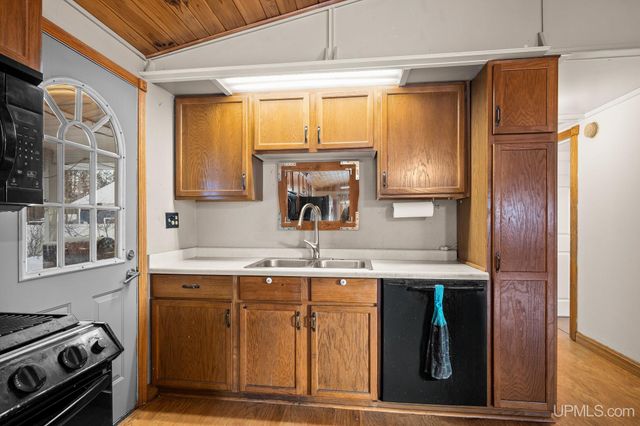 4864 Greenwood 18.12 Drive, Escanaba, MI 49829