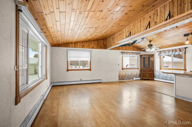 4864 Greenwood 18.12 Drive, Escanaba, MI 49829