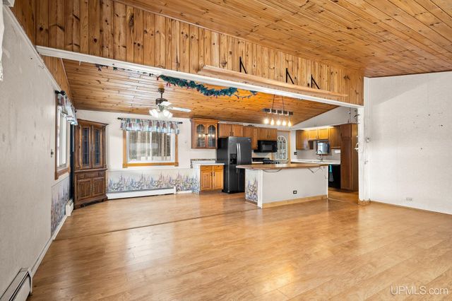 4864 Greenwood 18.12 Drive, Escanaba, MI 49829