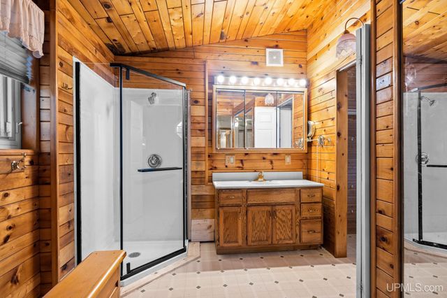 4864 Greenwood 18.12 Drive, Escanaba, MI 49829