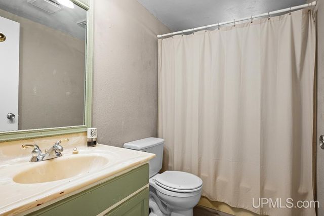 4864 Greenwood 18.12 Drive, Escanaba, MI 49829