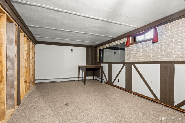 4864 Greenwood 18.12 Drive, Escanaba, MI 49829