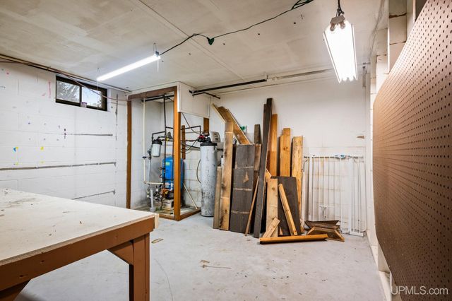 4864 Greenwood 18.12 Drive, Escanaba, MI 49829