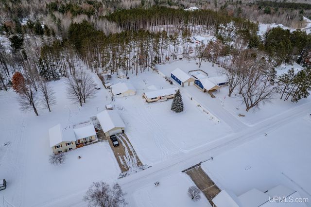 4864 Greenwood 18.12 Drive, Escanaba, MI 49829