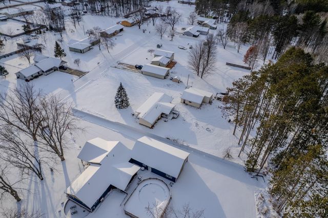 4864 Greenwood 18.12 Drive, Escanaba, MI 49829