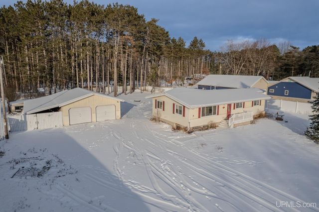 4864 Greenwood 18.12 Drive, Escanaba, MI 49829