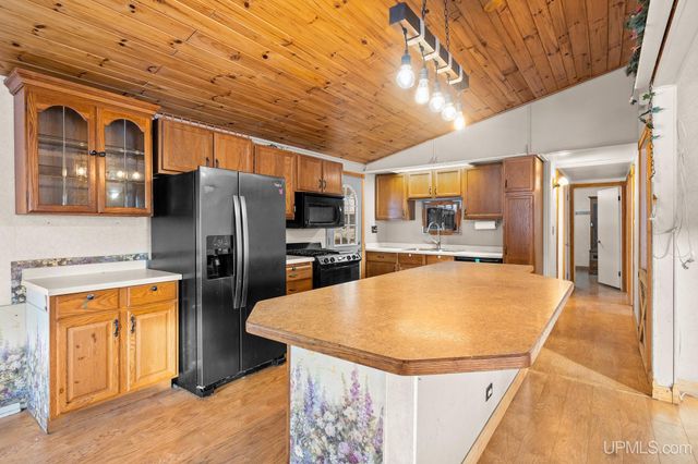 4864 Greenwood 18.12 Drive, Escanaba, MI 49829