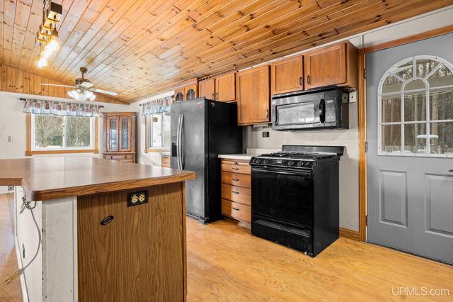 4864 Greenwood 18.12 Drive, Escanaba, MI 49829