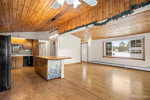 4864 Greenwood 18.12 Drive, Escanaba, MI 49829