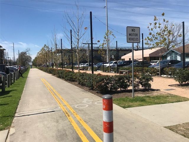 1221 W 16th Street B, Houston, TX 77008